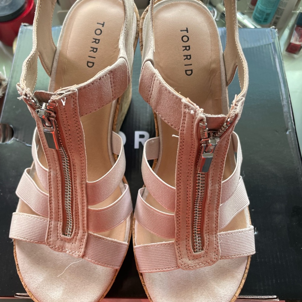 Preloved worn once Torrid 4 inch sandals